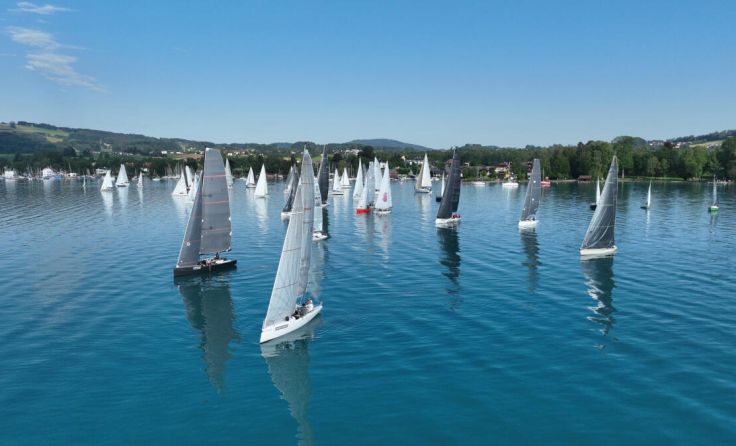 Auf dem Attersee messen sich die Profisegler bei Langzeitregatten. (Foto: Sport Consult)