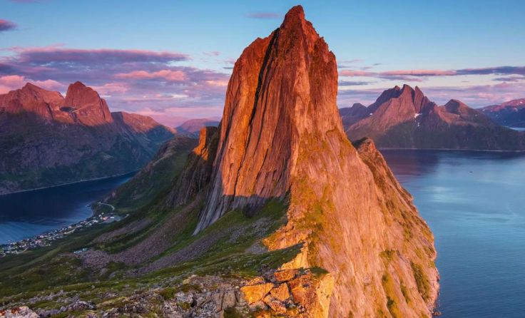 Der Film zeigt unter anderem den ikonischen Berg der Insel Segla. (Foto: Volker Wischnowski)