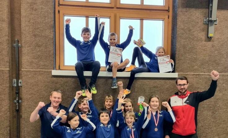 Das U12-Team feiert seinen Erfolg (Foto: ASVÖ SC Höhnhart)