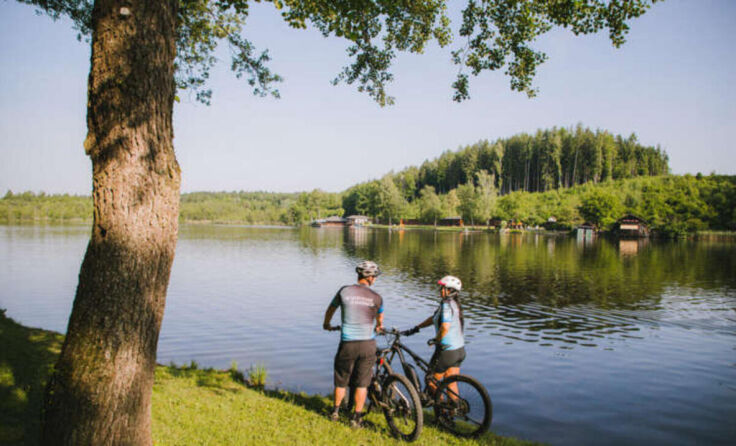 Radfahrer am Holzöstersee (Foto: E-Bike World Federation)