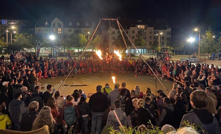 "Flare Performance" bot Luftakrobatik und eine Feuershow (Foto: Tips/antlinger)