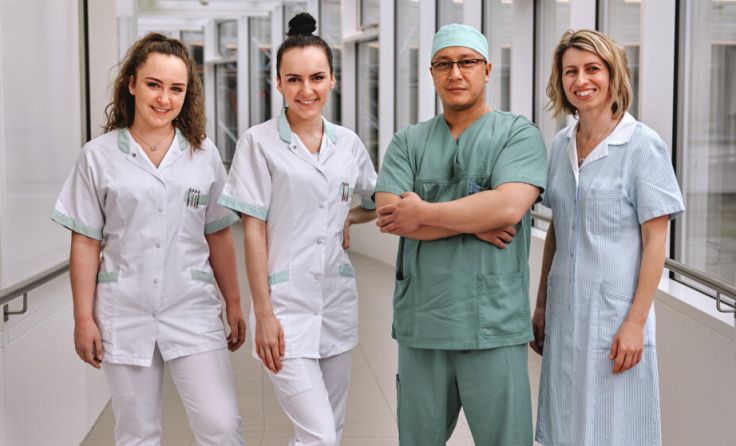 Pfleger im Spital (Foto: Krankenhaus Braunau)