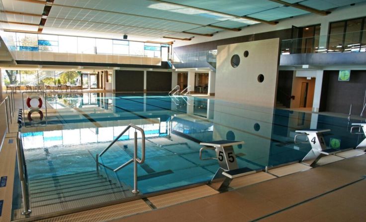Sportbecken im Braunauer Hallenbad (Foto: Blum)
