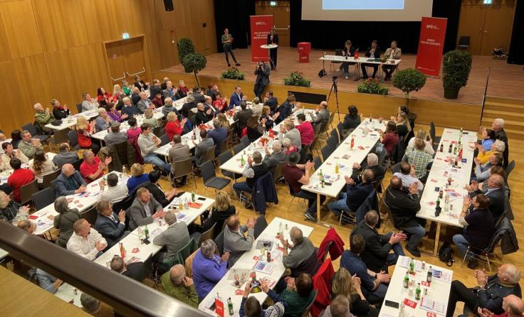 Der Saal füllte sich mit zahlreichen Mitgliedern und Ehrengästen. (Foto: Tips/antlinger)