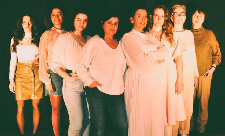 Die Theaterproduktion "Acht Frauen" muss verschoben werden. (Foto: bauhoftheater braunau)