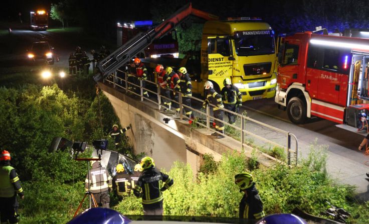 Bergung des Fahrzeuges (Foto: laumat/Matthias Lauber)
