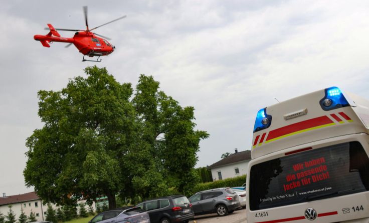 Hubschrauber und Rettung am Einsatzort (Foto: laumat/Matthias Lauber)