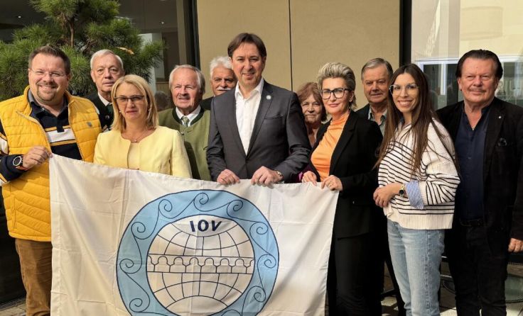 Zoran Šijakovic (Mitte) mit seinem Team (Foto: IOV-Austria)