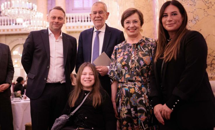 Maya mit ihren Eltern, Bundespräsident Van der Bellen und seiner Ehefrau (Foto: Peter Lech/Hbf)
