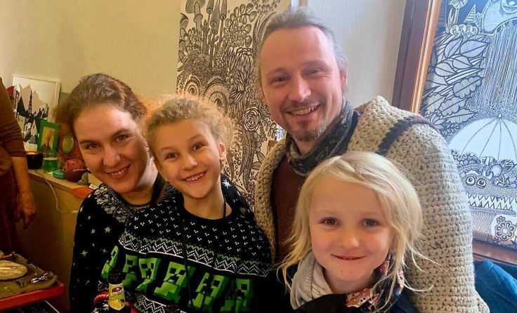 Autor Tom Rechl mit Familie (Foto: Gabriele Pointner)