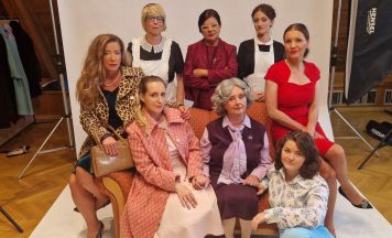 „Acht Frauen“ vom Braunauer Bauhoftheater verspricht einen spannenden Rätselkrimi