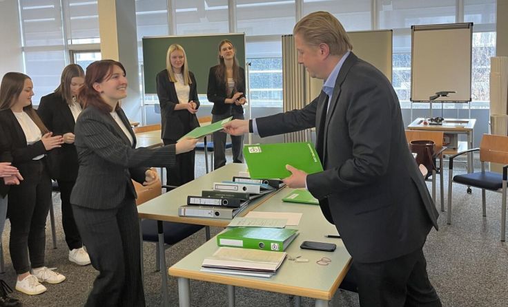 Fachschüler durften sich über die erfolgreich abgelegte Prüfung freuen. (Foto: FS Mauerkirchen)