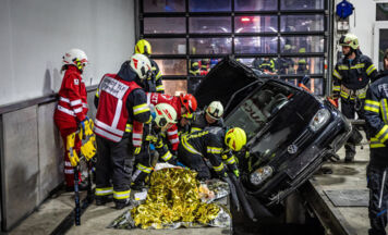 Feuerwehr, Rotes Kreuz und Notärzte trainierten gemeinsam für den Ernstfall in Burgkirchen
