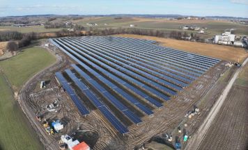 Agri-PV-Anlage in Höhnhart liefert ab sofort Strom für rund 3.000 Haushalte