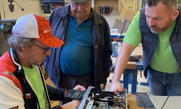 Gemeinsam tüfteln (Foto: KEM Klimazukunft Oberinnviertel)