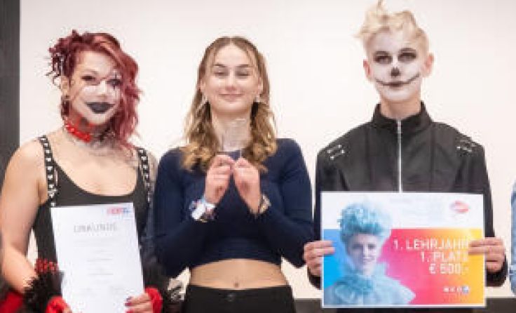 Sara Muratovic (6.v.l.) siegte beim Landeslehrlingswettbewerb im ersten Lehrjahr. (Foto: Röbl)