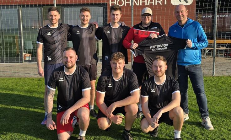 Die Höhnharter Faustballer, gekleidet in ihren neuen Dressen (Foto: ASVÖ SC Höhnhart)