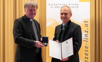 Johann Renzl aus Haigermoos erhielt diözesanes Ehrenzeichen 