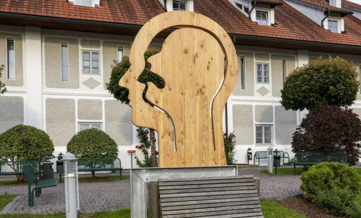 Diese Statue ziert ab sofort den Bereich vor dem Daringer Kunstmuseum. (Foto: Andreas Mühlleitner)