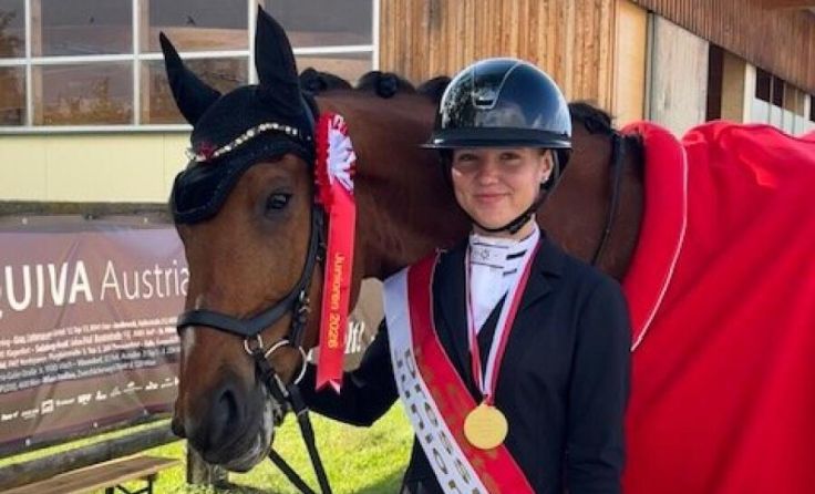 Lisa Hackelsberger mit ihrem Ferro (Foto: privat)