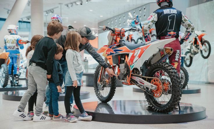 „Rookie Rallye“ in der KTM Motohall (Foto: KTM)