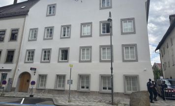 Neues Polizeizentrum im ehemaligen Hitler-Haus in Braunau eröffnet