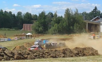 Jede Menge Action beim Stock-Car-Rennen in Schwand
