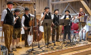 Gstanzlsingen als Auftakt zum Kornmandlfest in Lochen
