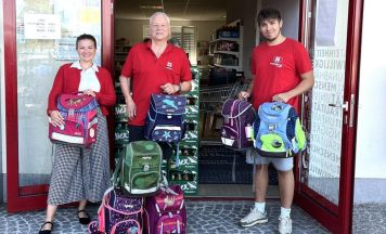 Beim Rotkreuz-Markt Schärding gibt es 20 Schultaschen für finanzschwächere Familien