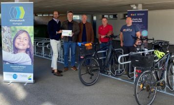 Neue Fahrradabstellanlage an der HAK Braunau eröffnet