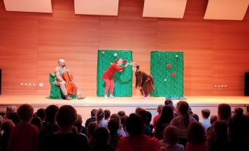 Artenvielfalt mit Bewegungstheater spielerisch auf die Bühne gebracht