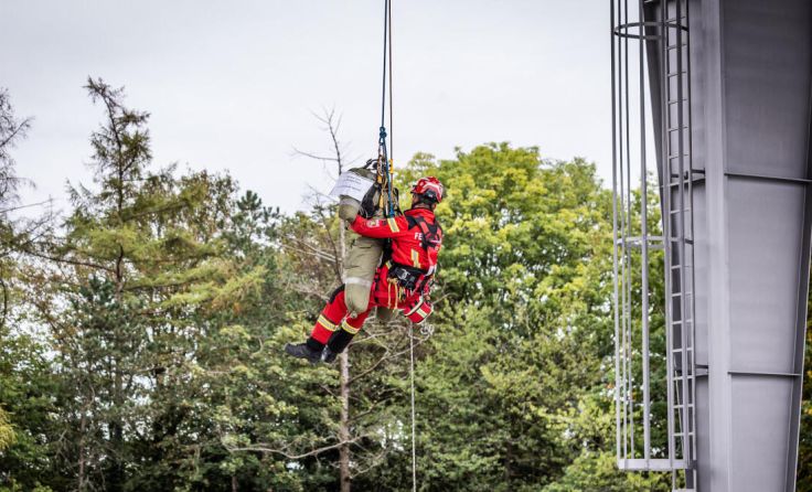 Höhenretter übten bei der Weiterbildung anspruchsvolle Rettungsszenarien. (Foto: Gerald B.)