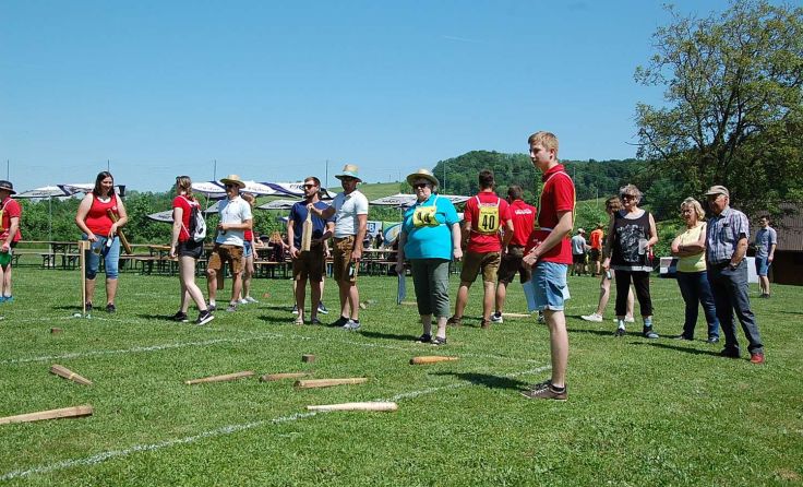 Geschick war beim Knittelturnier in Obergrünburg gefragt. Foto: Landjugend Bezirk Kirchdorf