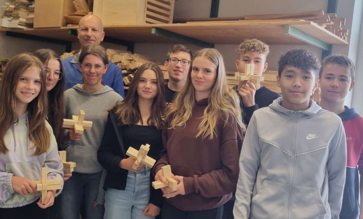 Holz ist einer der acht Fachbereiche, die die Jugendlichen kennenlernen durften. Foto: PTS Neufelden