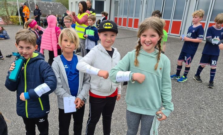 Eifrige Schüler beim Friedenslauf in Reichenau. (Foto: VS Reichenau)