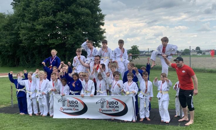 Erfolgreiche Judoka der Altersklassen U8 bis U16. (Foto: Verein)