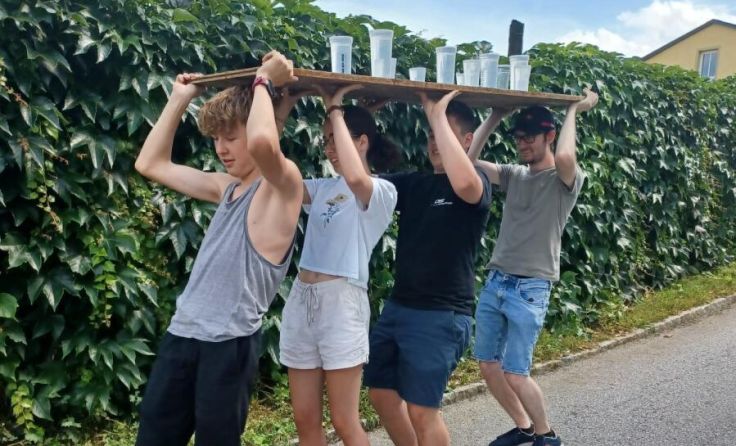Eine der lustigen Aufgaben bei der Ring-Trophy in Bad Leonfelden. (Foto: FF Bad Leonfelden/ Schwarz)