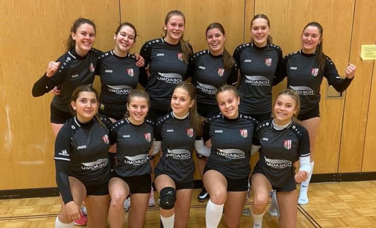 Durchwegs glückliche Gesichter nach der ersten Meisterschaftsrunde. (Foto: Faustball Reichenthal)