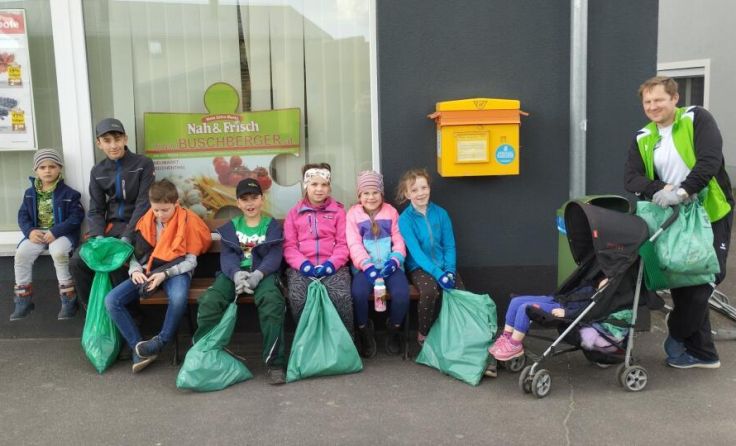 Fleißige Kinder in Reichenthal. (Foto: Harald Pachinger)