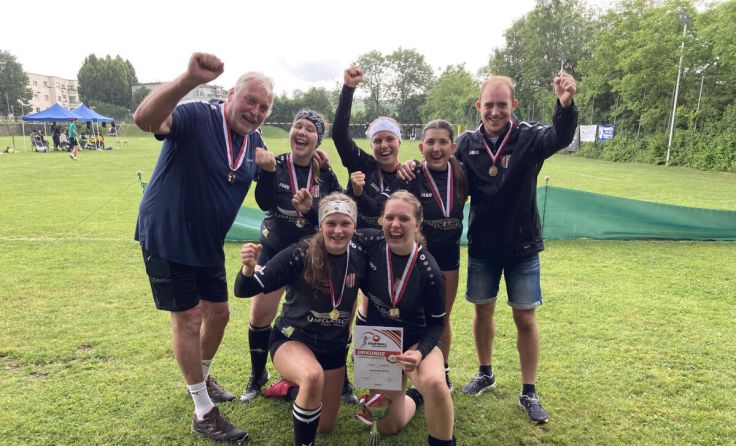 Die Freude über den Sieg ist riesengroß. (Foto: Faustball Reichenthal)