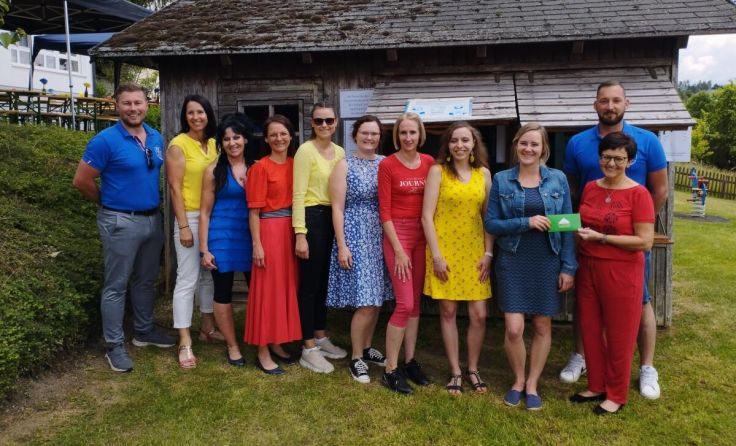 Das Team der FPÖ-Schenkenfelden mit den Pädagoginnen des Kindergartens. (Foto: FPÖ UU)