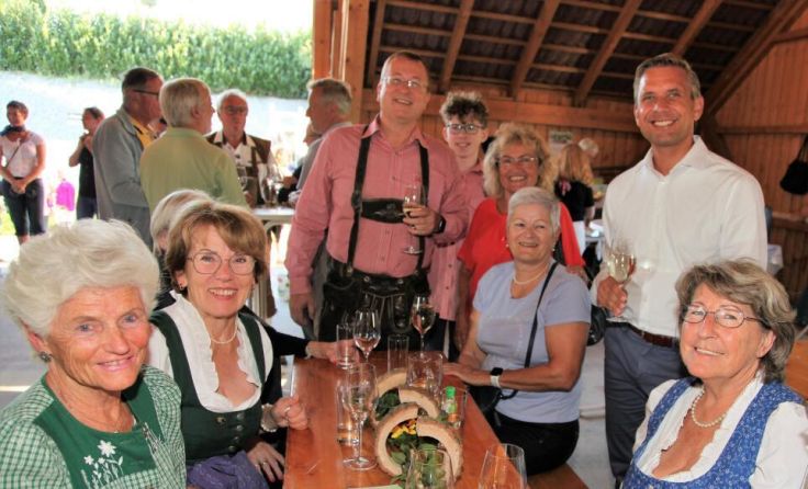 Gute Stimmung beim traditionellen VP-Weinfest in Gallneukirchen. (Foto: Hans Dumfarth)