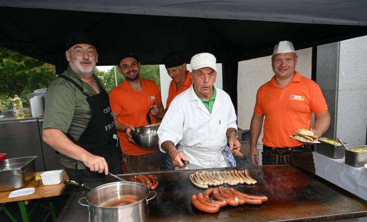 Viele Besucher beim Bauern- und Handwerksmarkt in Reichenau (Foto: Josef Reingruber)