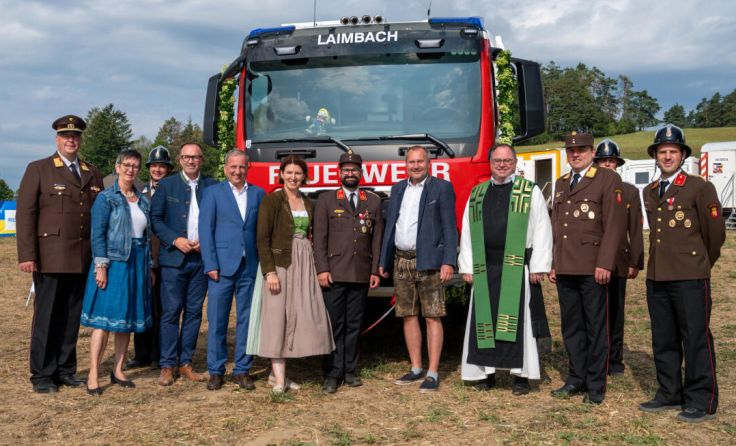 Das neue Löschfahrzeug LFA-B wurde feierlich eingeweiht. (Foto: Helga Baier)