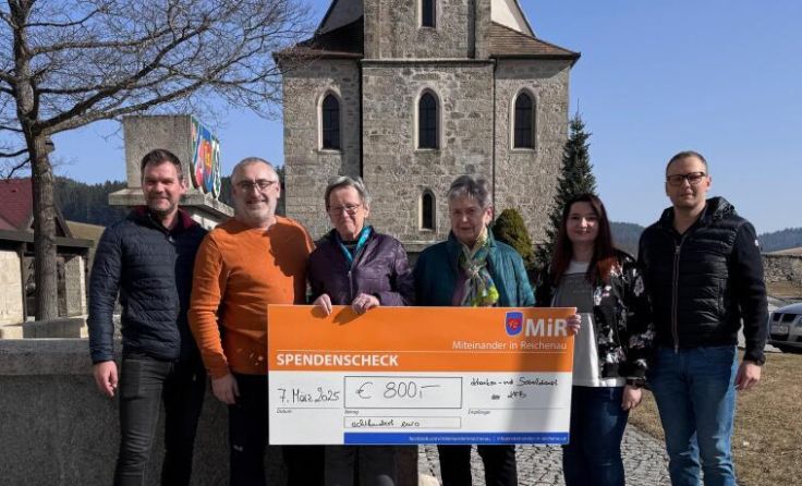 Bei der Übergabe der Spende in Reichenau. (Foto: MiR-Miteinander in Reichenau)