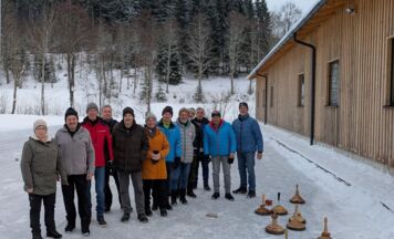 Vorderweißenbach: Pensionisten starteten 2026 am Eis