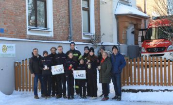 Holzsterne unterstützen Feuerwehrjugend-Gruppen in Hellmonsödt und Amesschlag