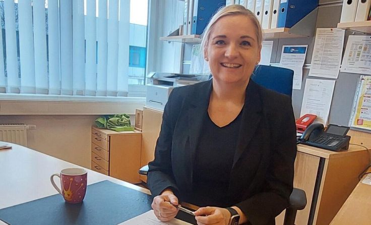 Schulleiterin Anja Weiermann (46) in der Direktion. (Foto: Tips/Stitz)