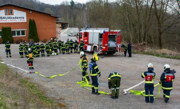 62 Bezirks-Feuerwehrleute schließen Grundlehrgang in Lachstatt ab