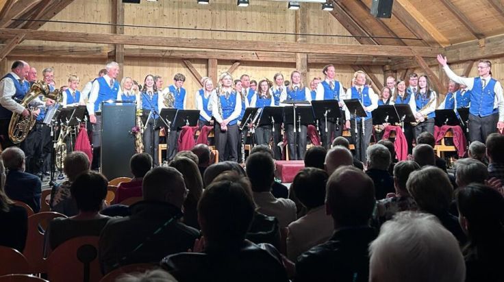 Musikverein Eidenberg lädt zu „Let me entertain you“